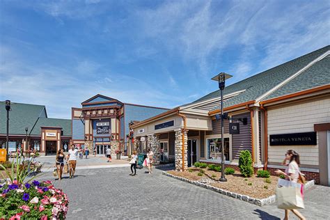 Burberry Outlet in Central Valley, NY 10917 .